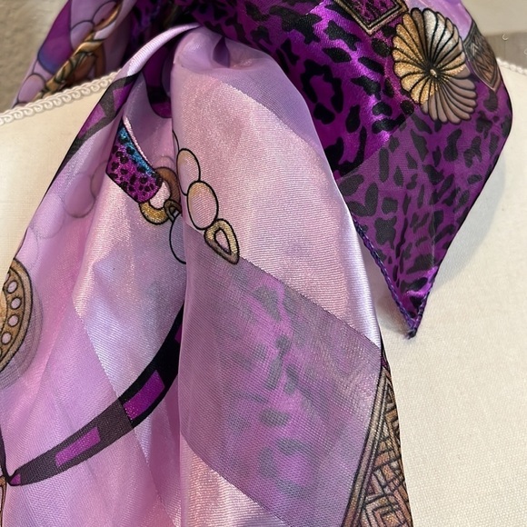 Purple Black Leopard Print Pattern Scarf Gold Tone Chains Sz 36” x 36”  Lavender - Picture 14 of 16